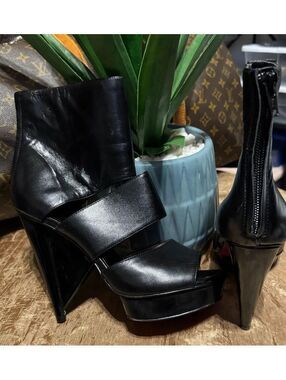 Paris Hilton Leather Peep Toe Wedge {Black/Pink)